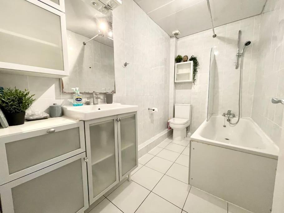 *New* Beautiful 2 Bedroom House In Central Location Londra Esterno foto